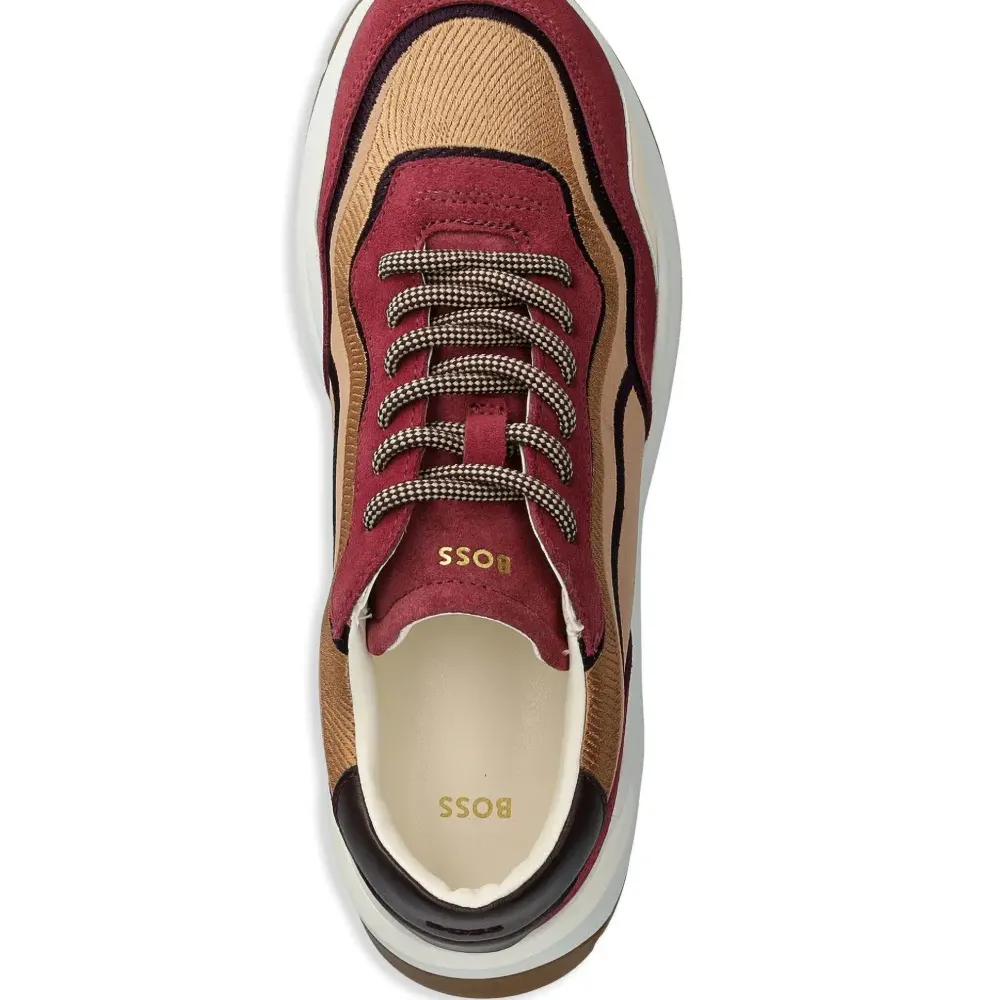 Кроссовки с логотипом