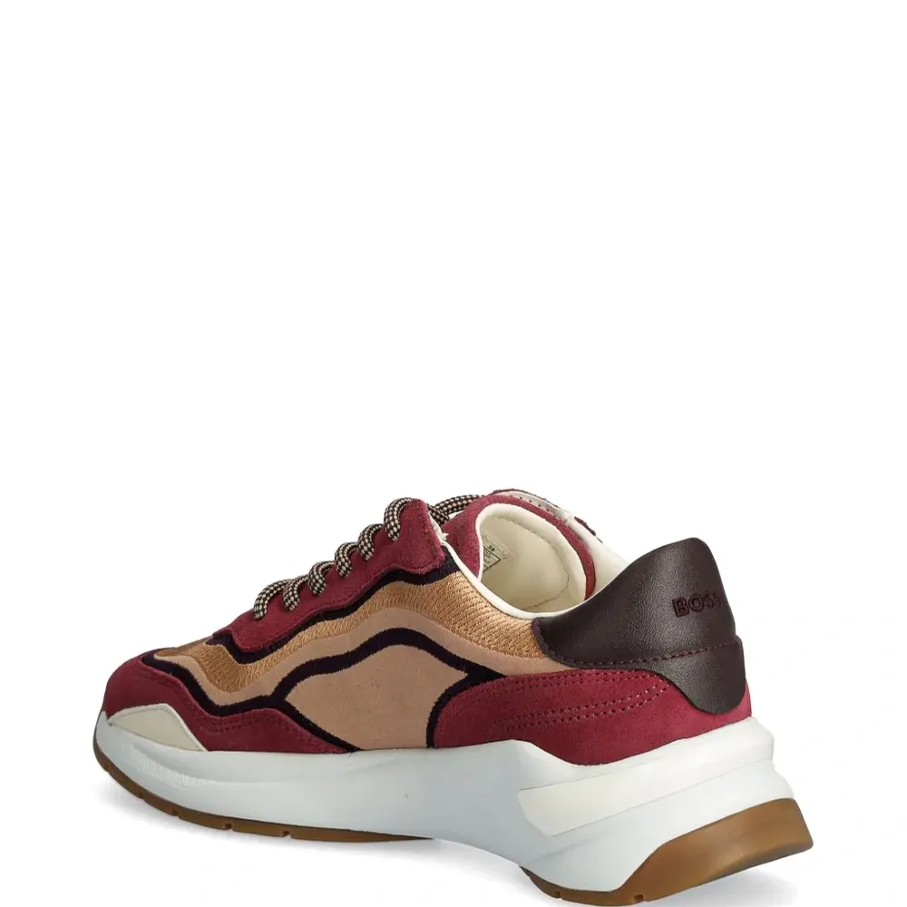 Кроссовки с логотипом