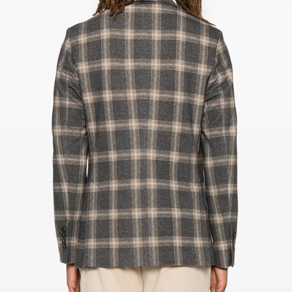 Пиджак в клетку