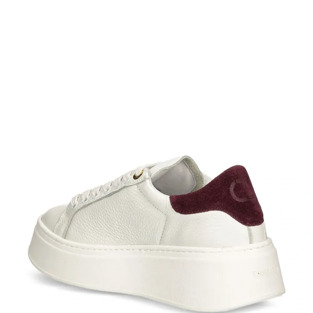 Кожаные кроссовки