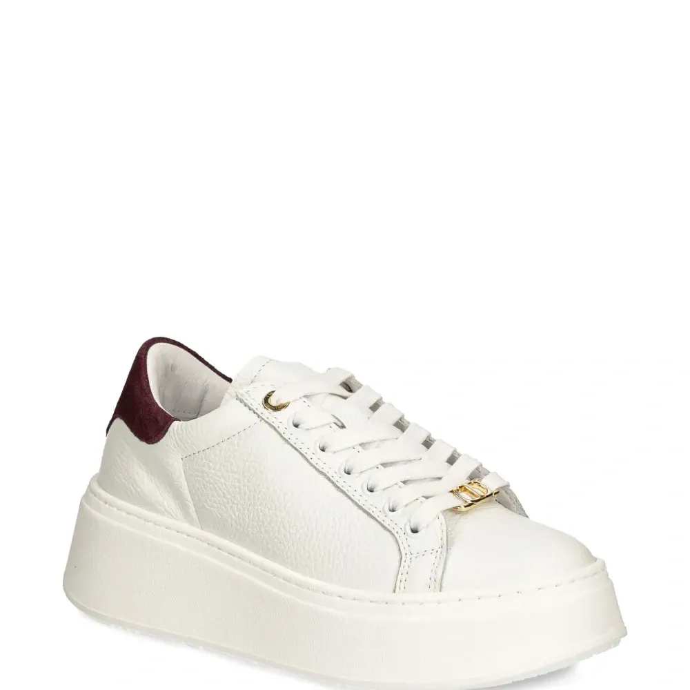 Кожаные кроссовки