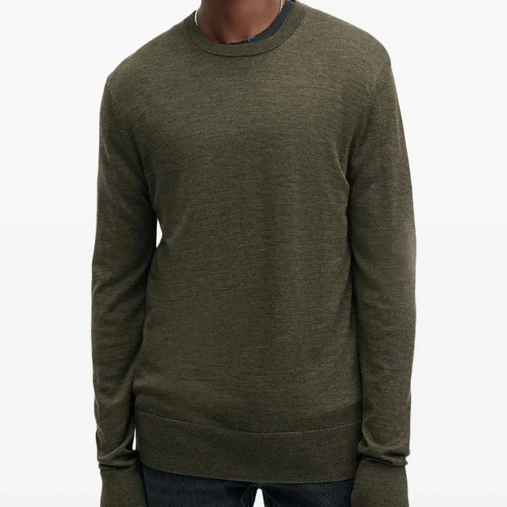 Шерстяной свитер с круглым вырезом