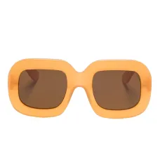 Солнцезащитные очки в массивной оправе Солнцезащитные очки в массивной оправе