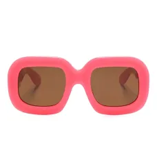 Солнцезащитные очки в массивной оправе