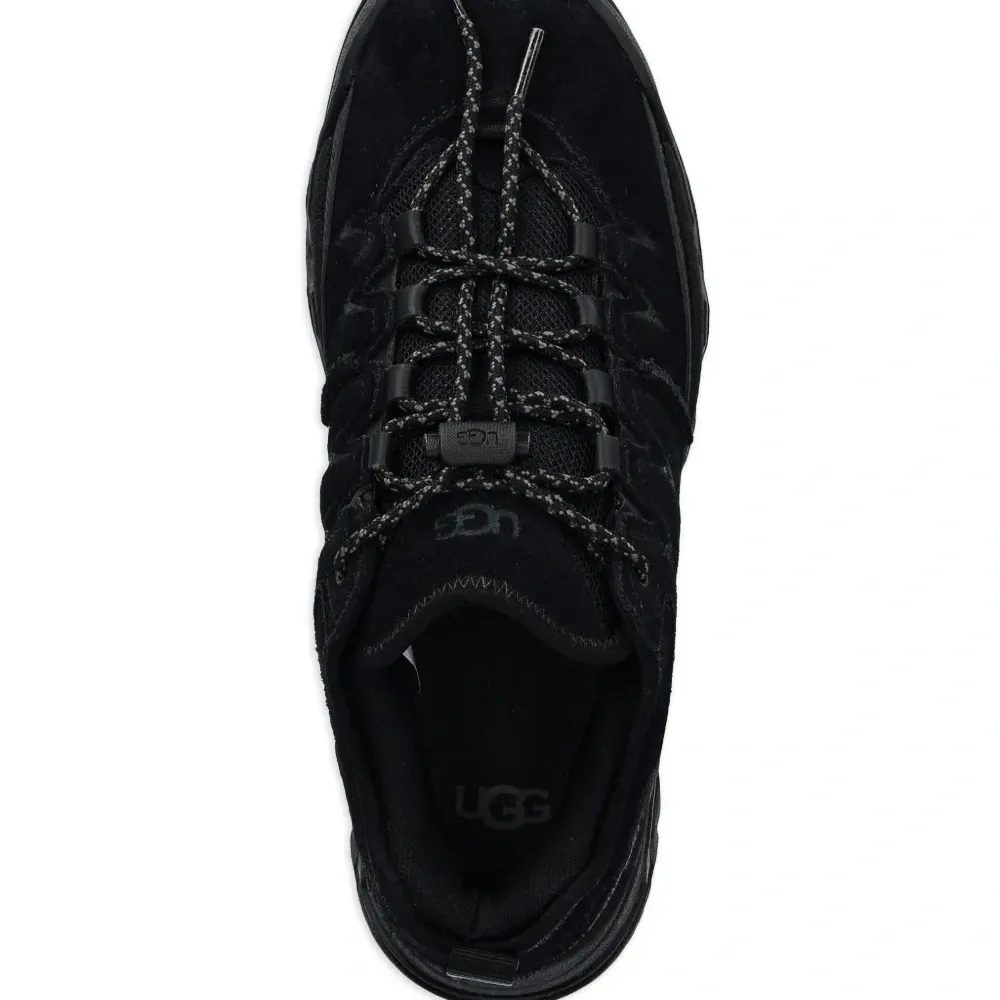 Кроссовки на массивной подошве Кроссовки на массивной подошве