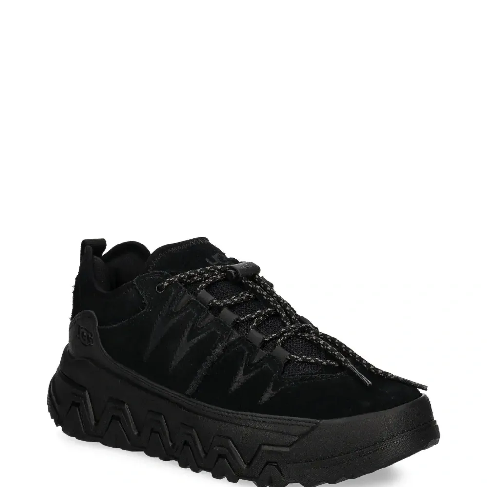 Кроссовки на массивной подошве Кроссовки на массивной подошве