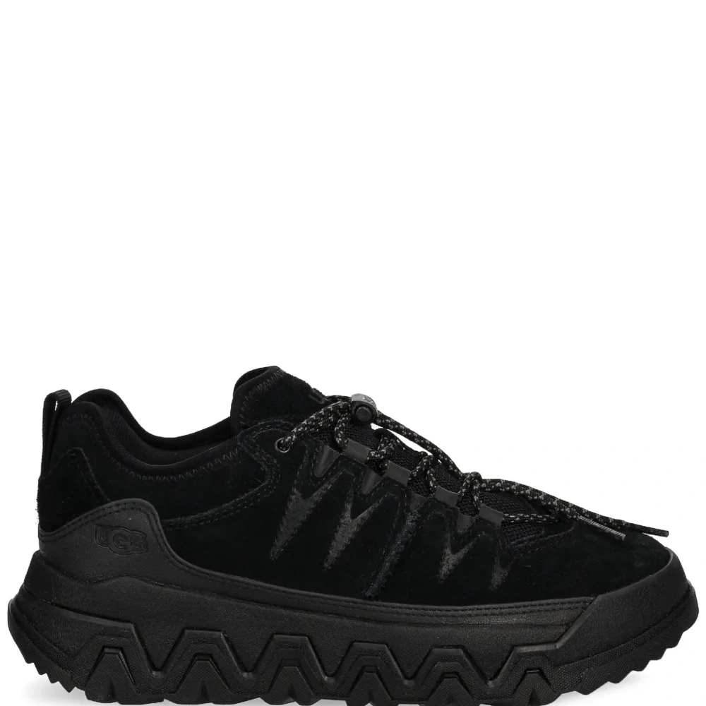 Кроссовки на массивной подошве