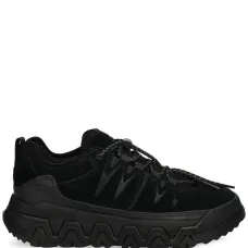 Кроссовки на массивной подошве