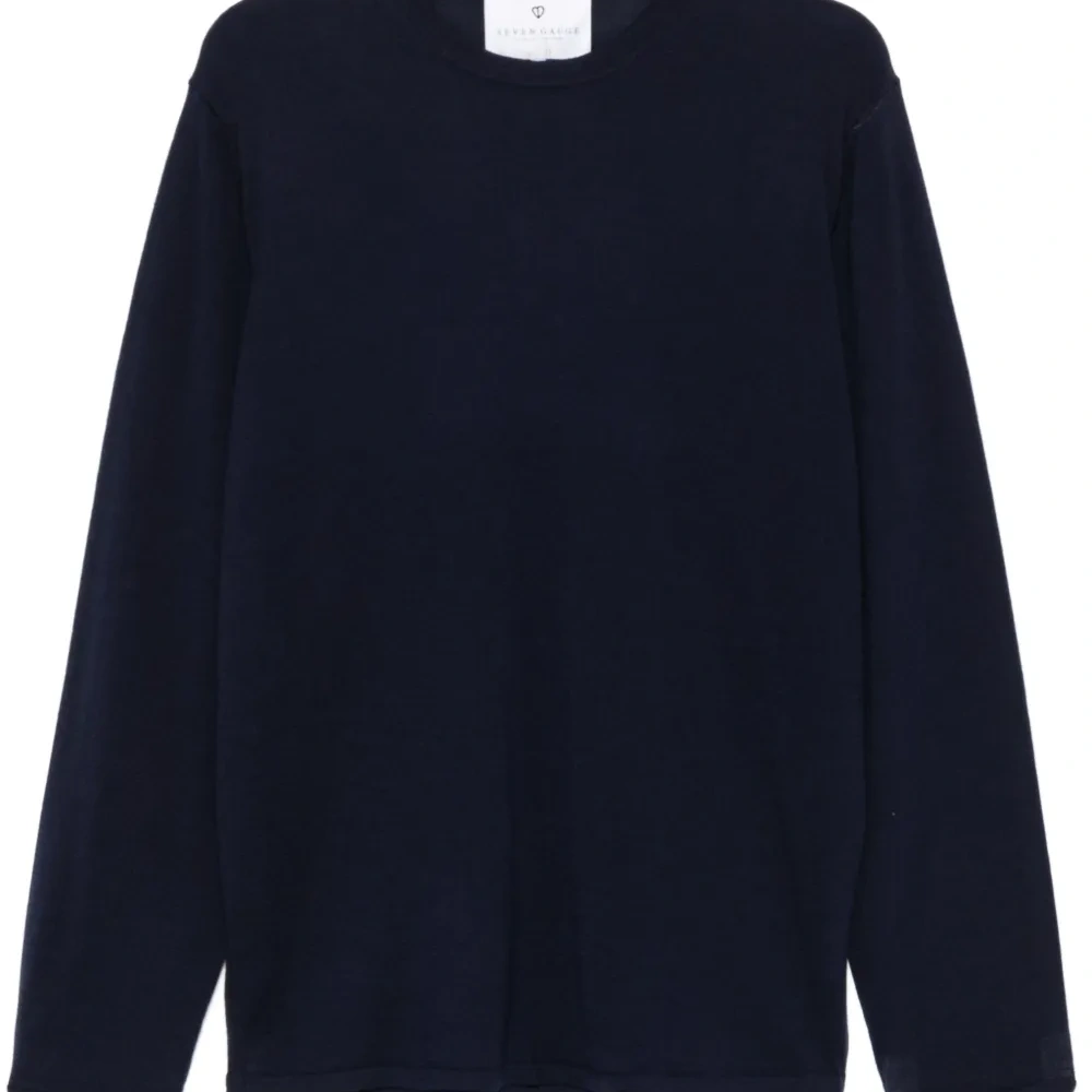 Свитер с круглым вырезом