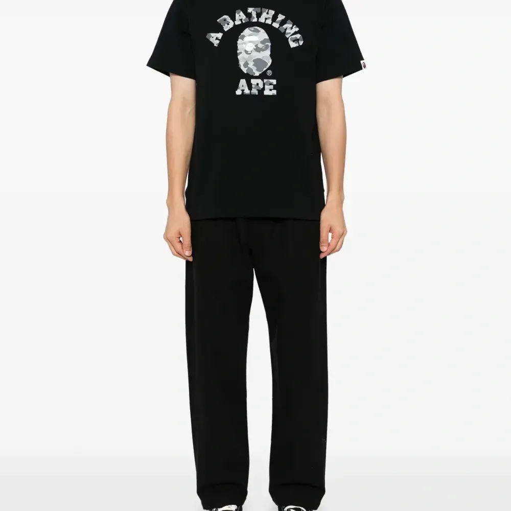 Футболка с логотипом