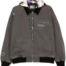 Куртка с капюшоном и логотипом Куртка с капюшоном и логотипом