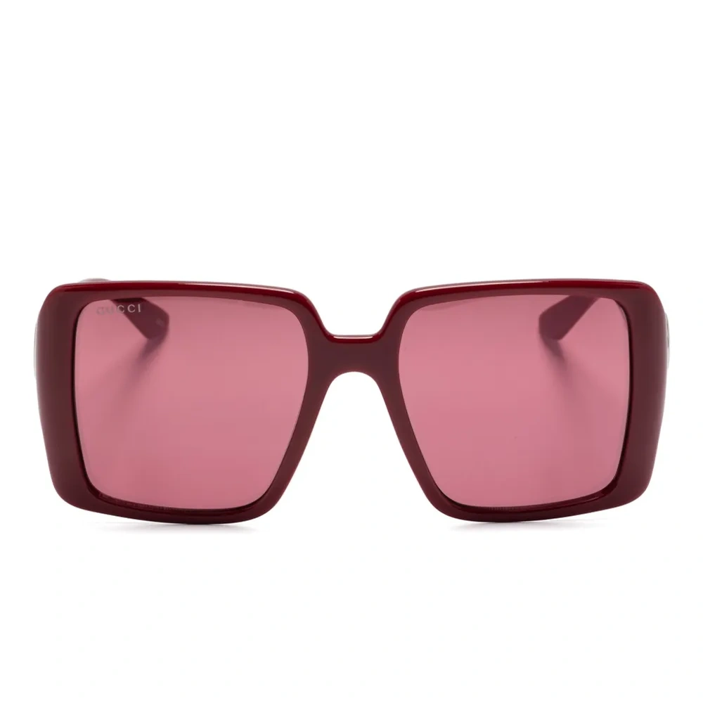 Солнцезащитные очки в массивной оправе