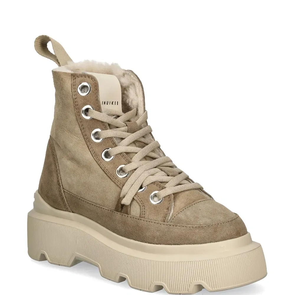 Замшевые ботинки