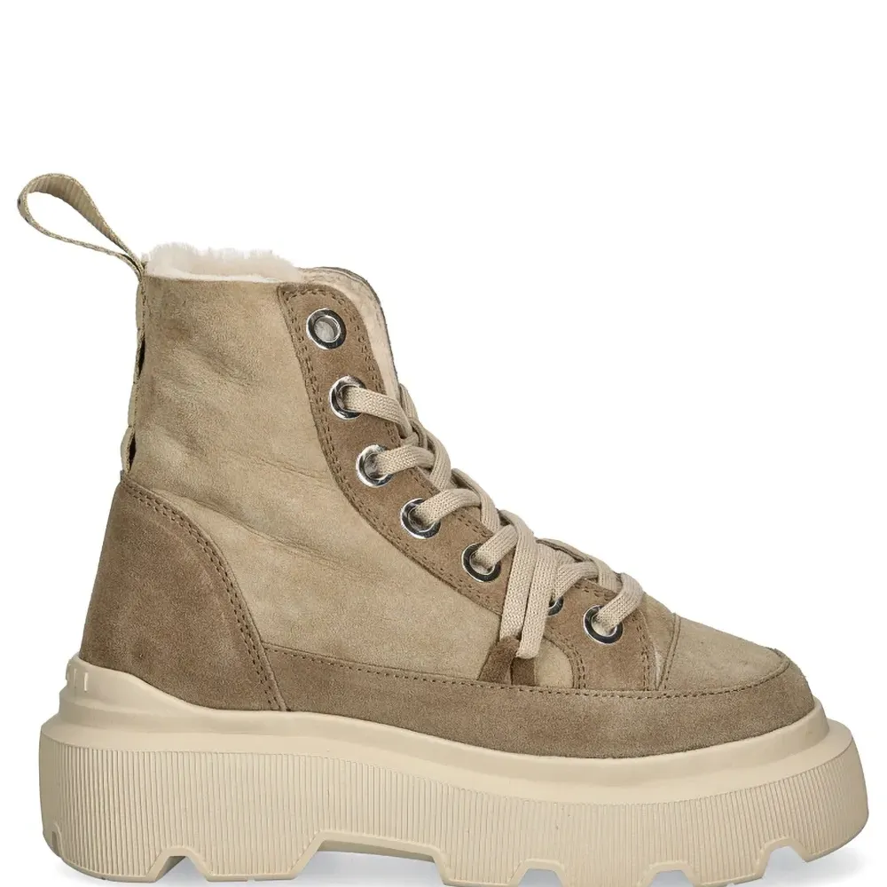 Замшевые ботинки