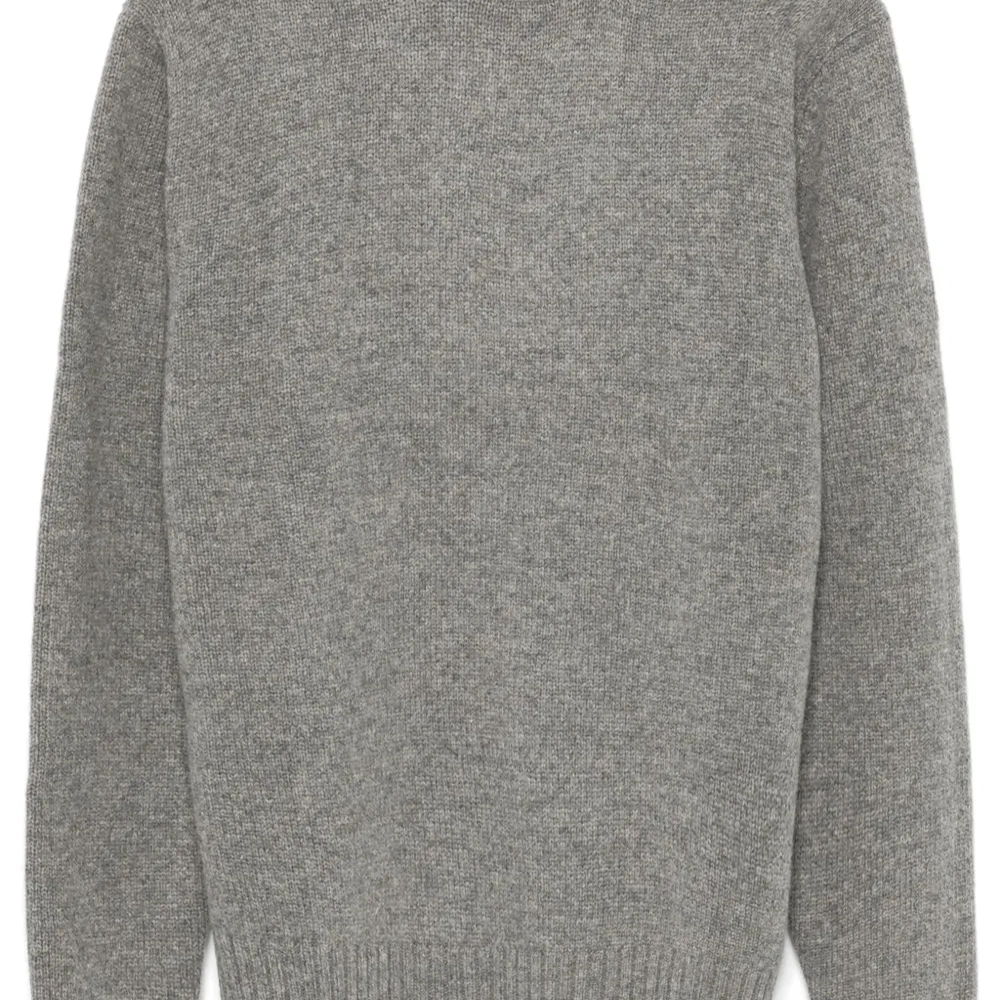 Свитер с круглым вырезом