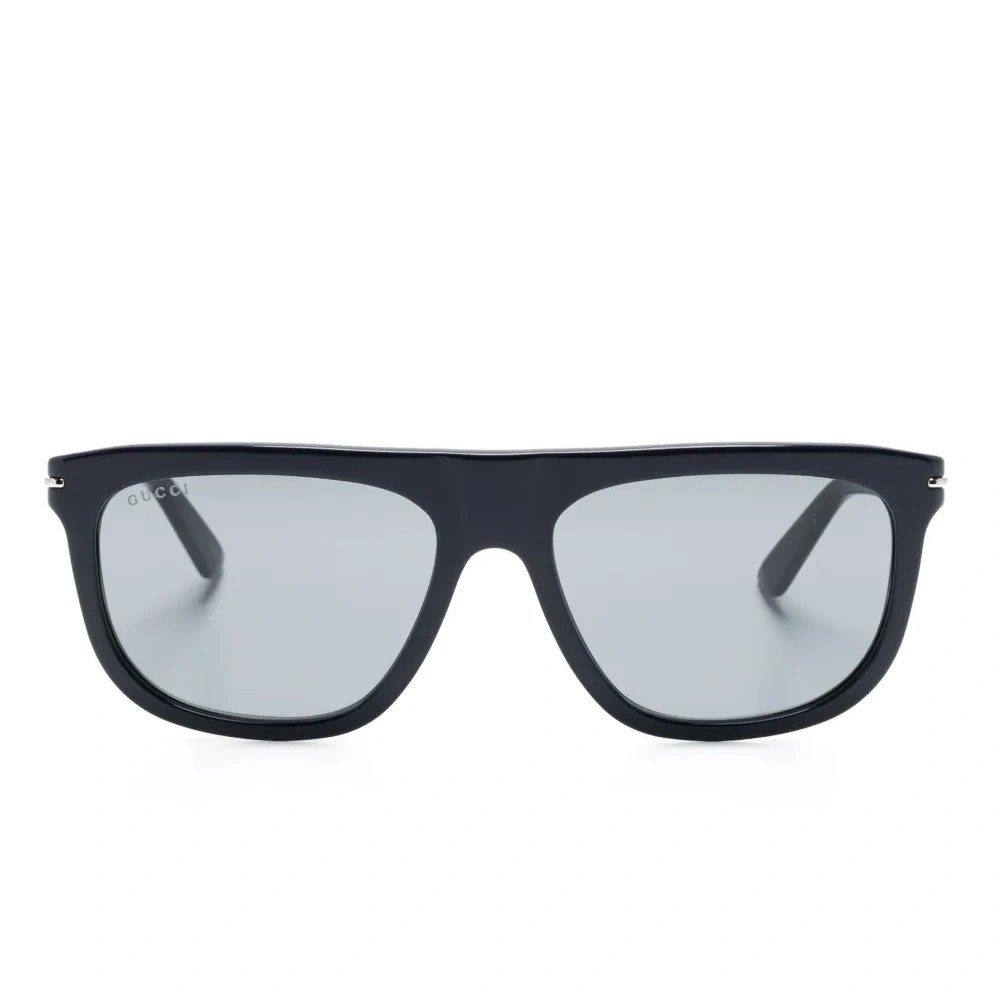 Солнцезащитные очки в овальной оправе