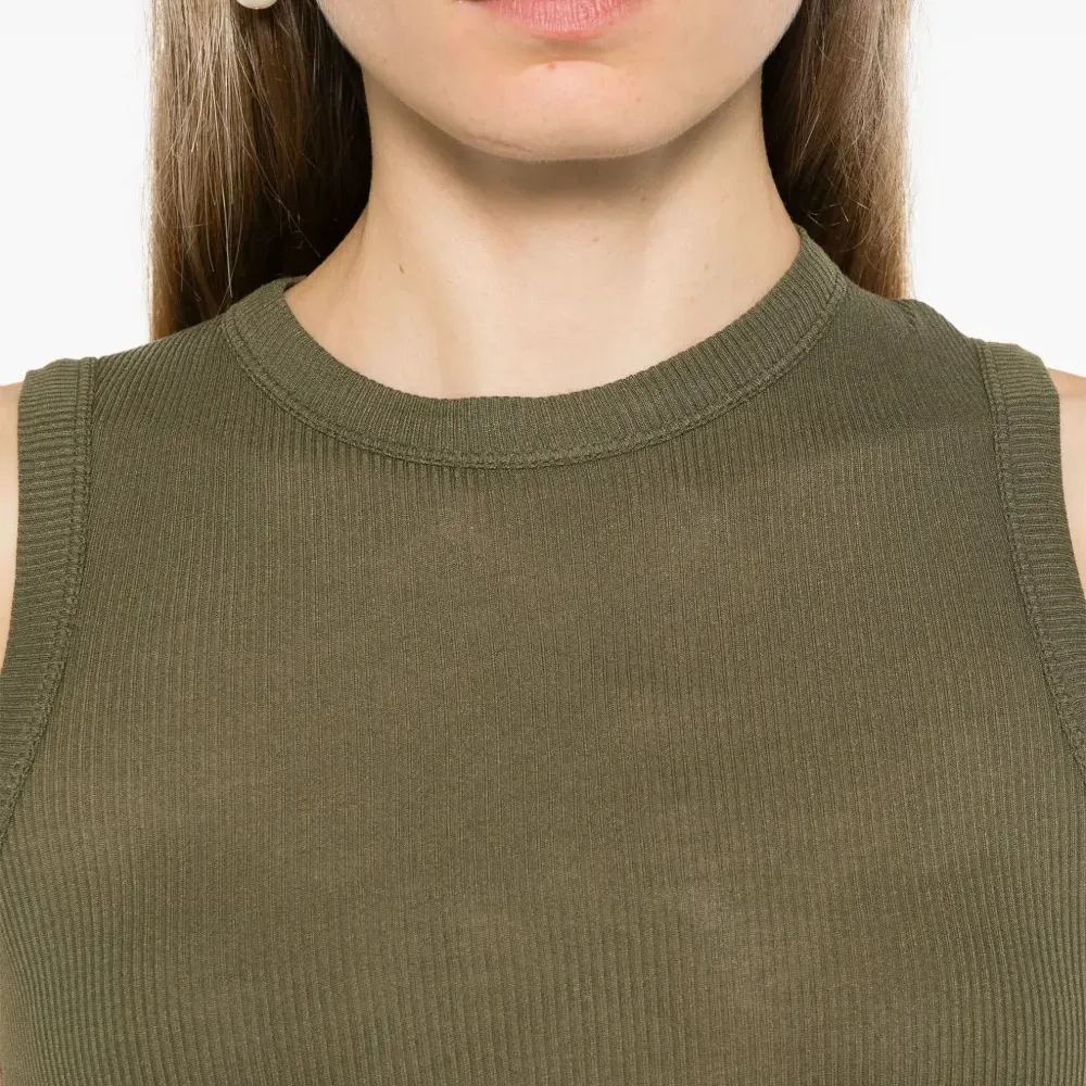 Топ с нашивкой-логотипом