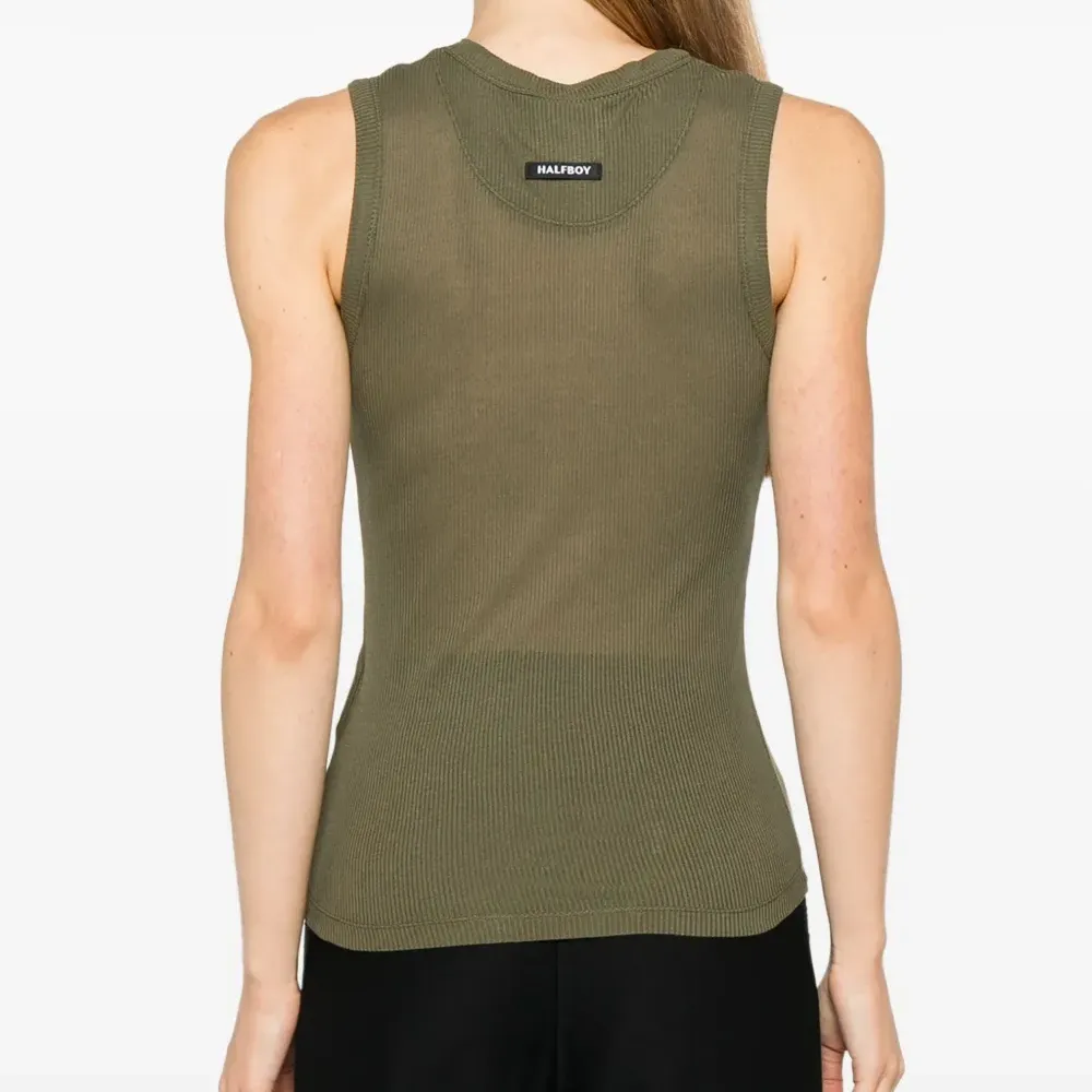 Топ с нашивкой-логотипом