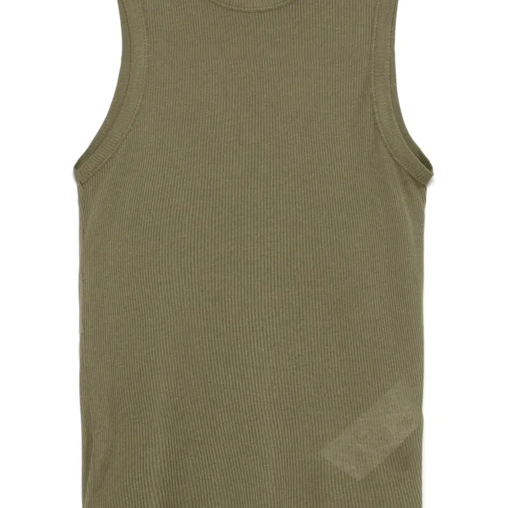 Топ с нашивкой-логотипом