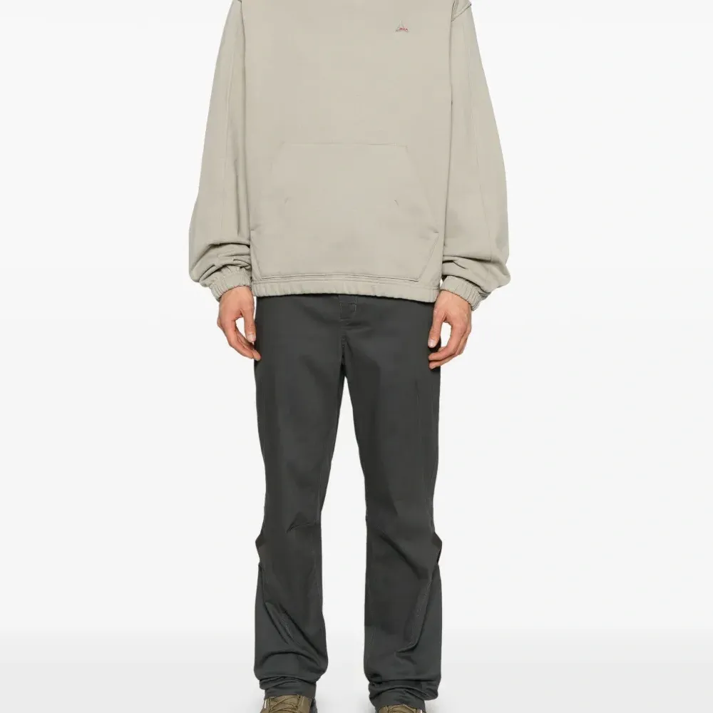 Худи с вышитым логотипом Худи с вышитым логотипом