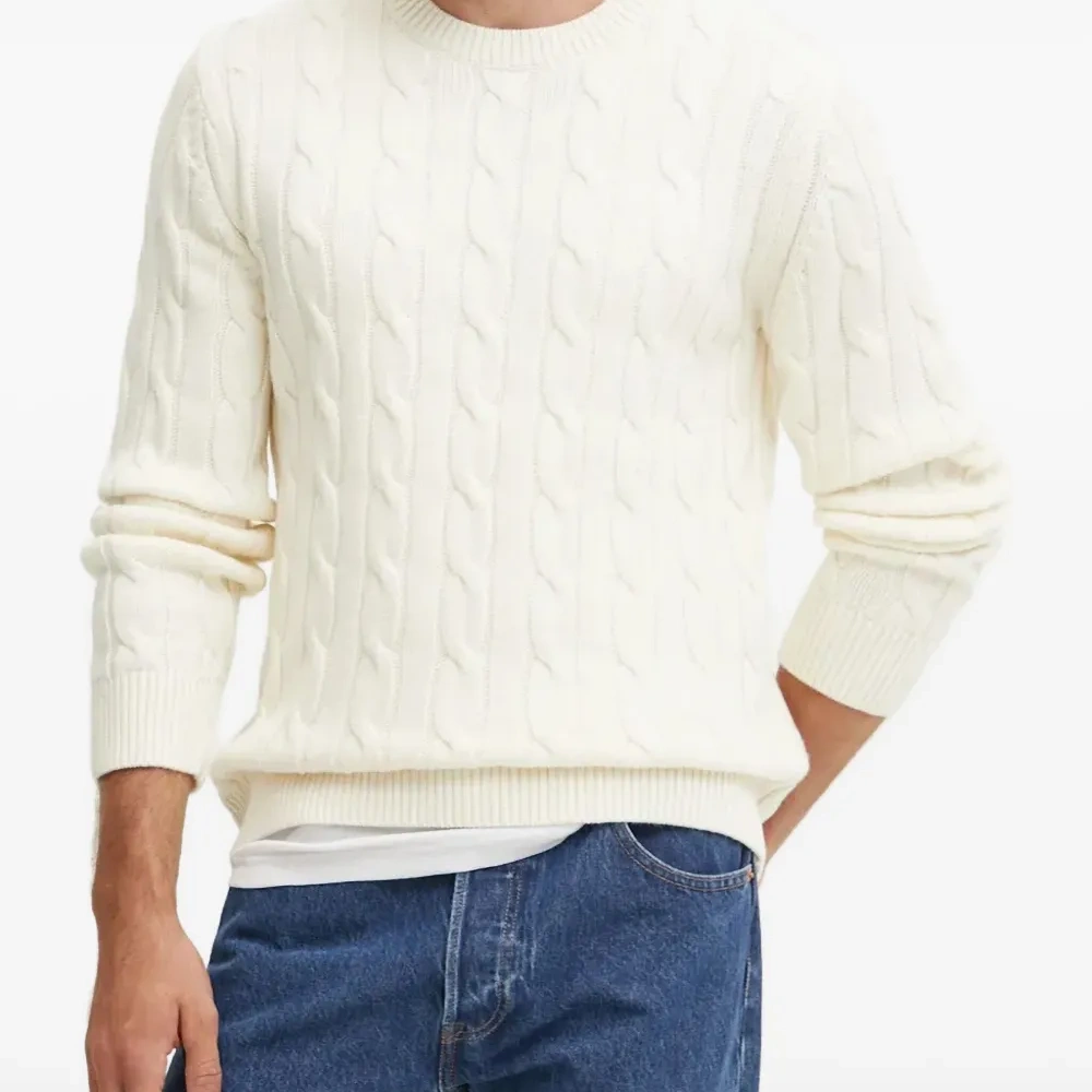 Свитер фактурной вязки с круглым вырезом