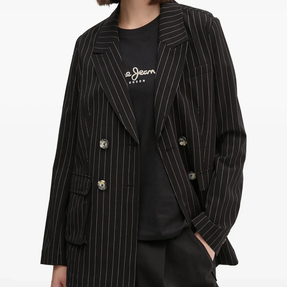 Двубортный пиджак в тонкую полоску
