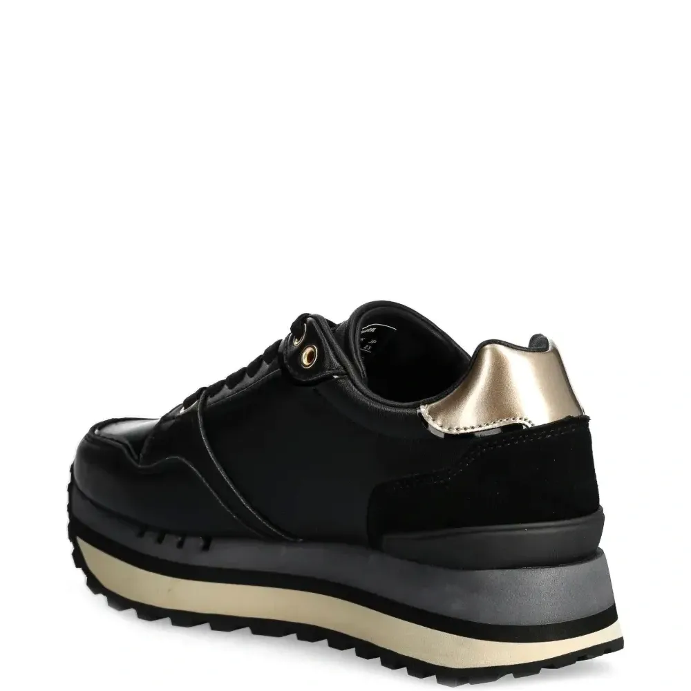 Кроссовки со вставками