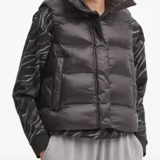 Дутый жилет Jade с высоким воротником Дутый жилет Jade с высоким воротником