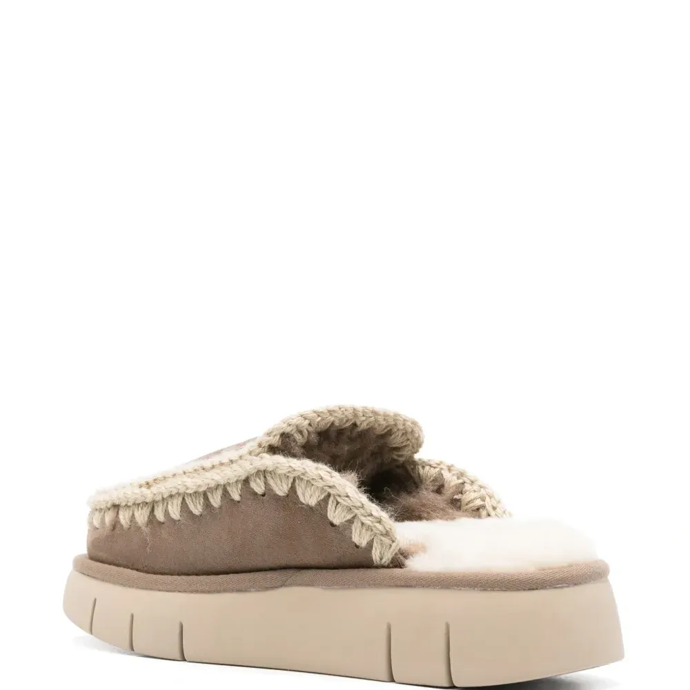 Замшевые шлепанцы