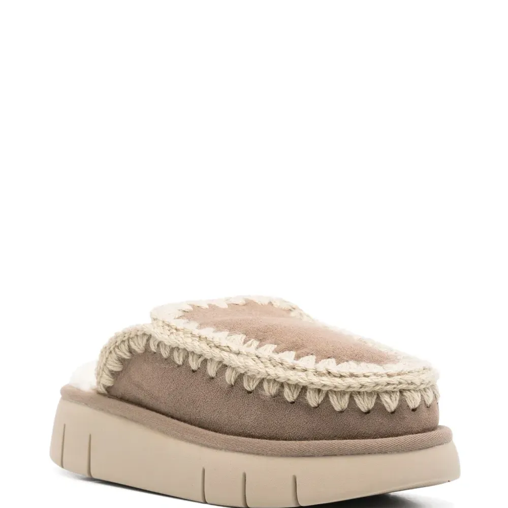 Замшевые шлепанцы