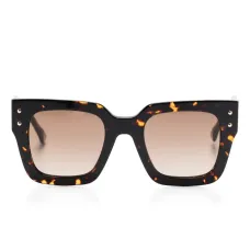 Солнцезащитные очки в массивной оправе