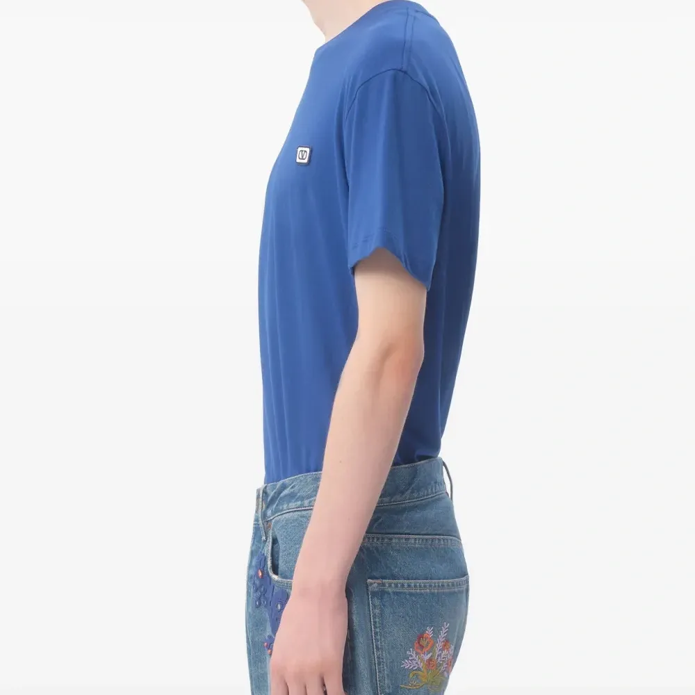 Футболка с нашивкой VLogo Signature