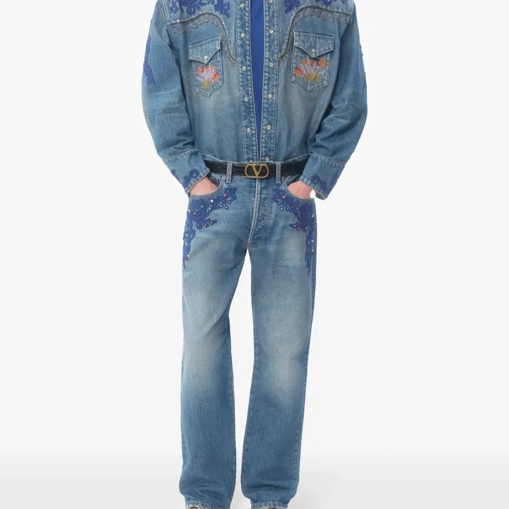 Футболка с нашивкой VLogo Signature