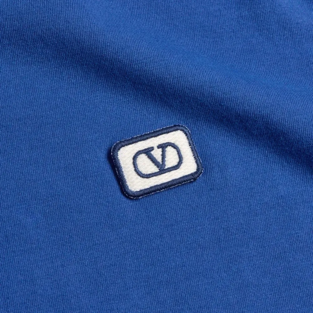 Футболка с нашивкой VLogo Signature