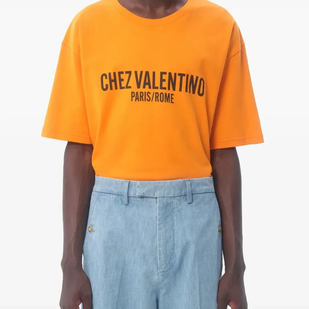 Футболка с логотипом