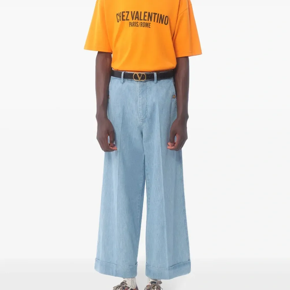 Футболка с логотипом