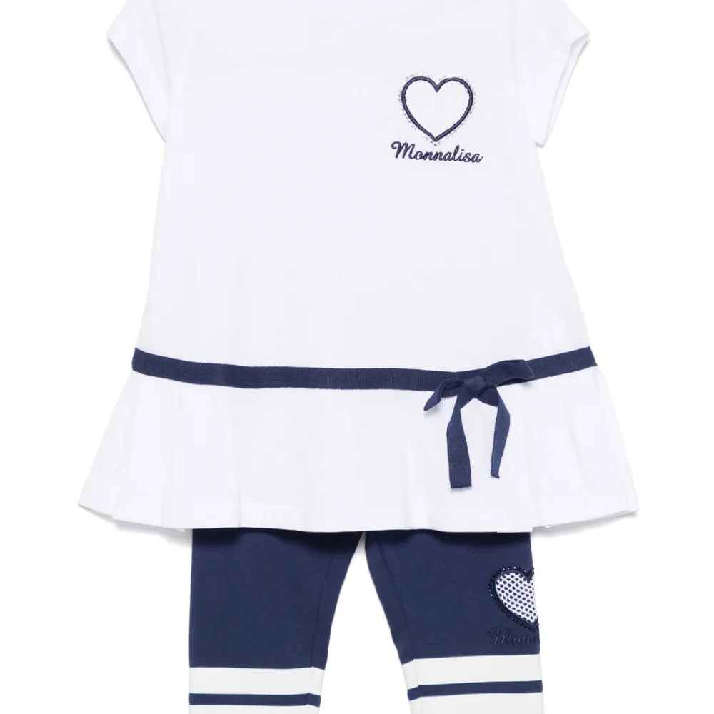 Комплект из топа и легинсов с вышитым логотипом