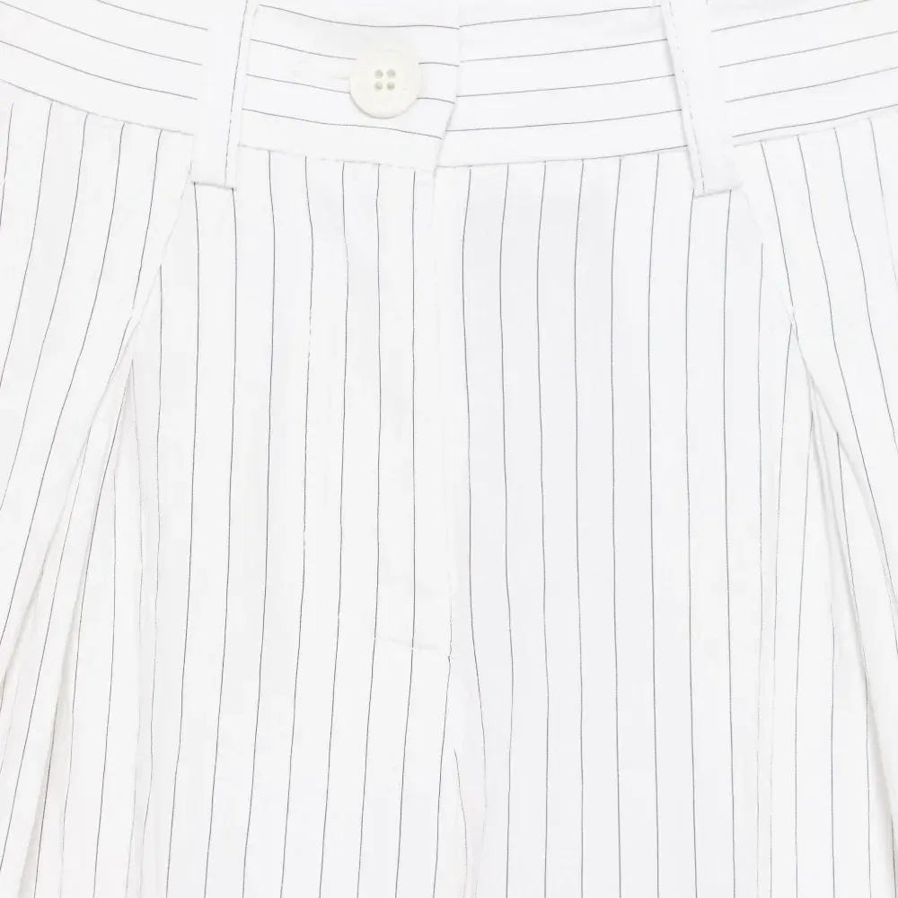 Брюки в тонкую полоску Брюки в тонкую полоску