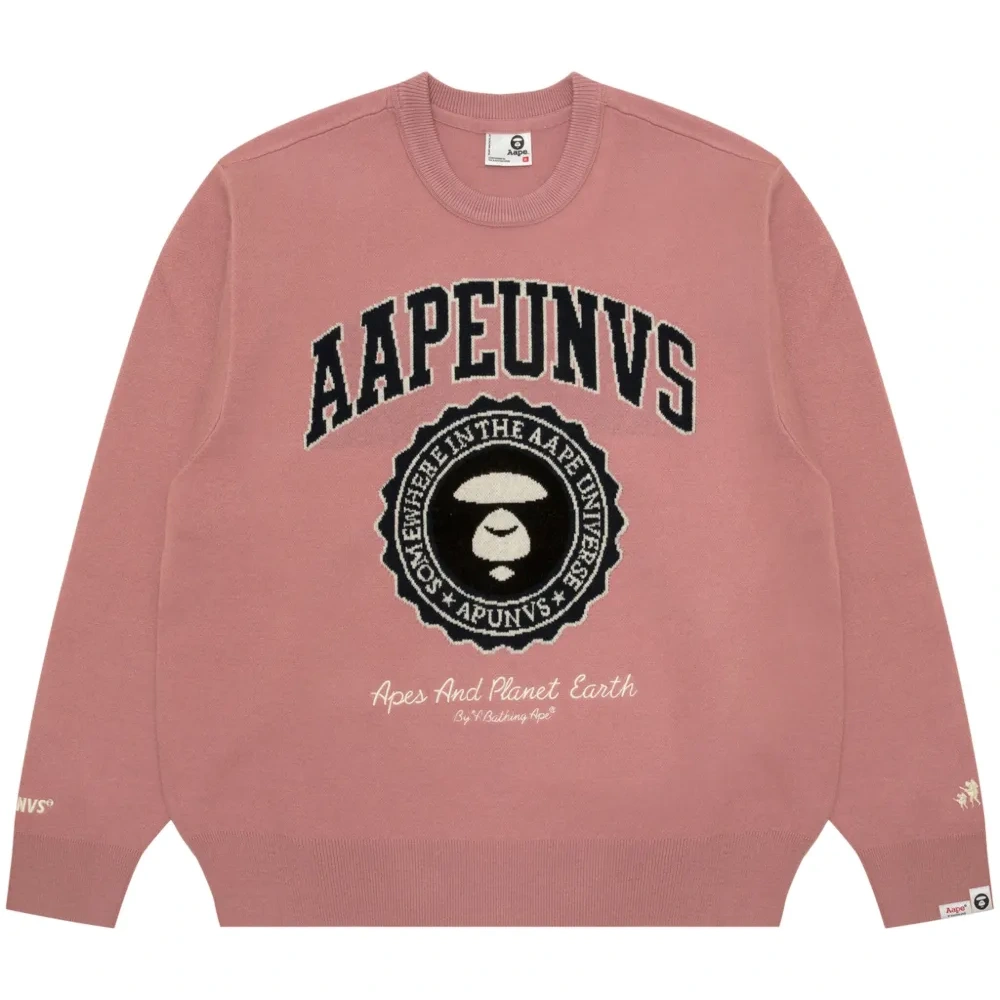 Свитер с вышитым логотипом