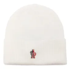 Шапка бини с нашивкой-логотипом