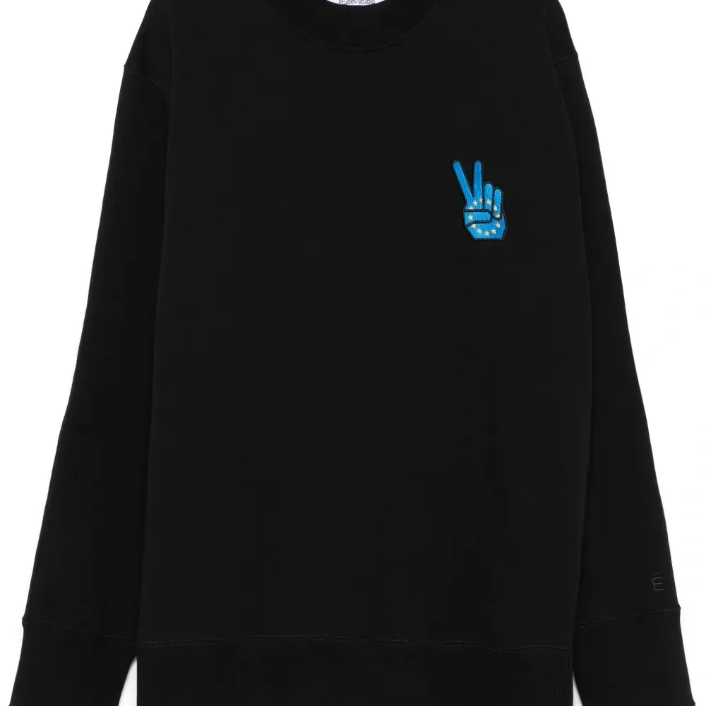 Толстовка с вышивкой