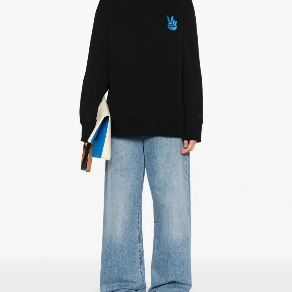 Толстовка с вышивкой