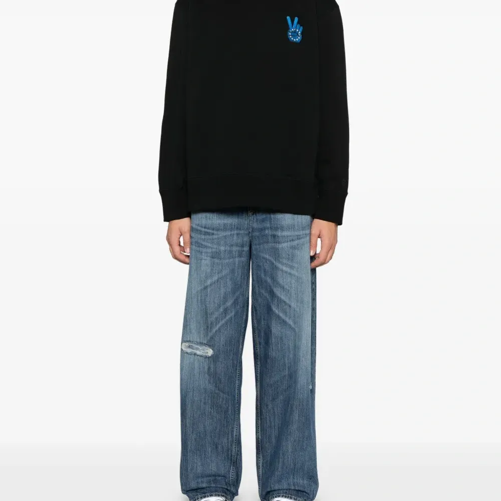 Толстовка с вышивкой