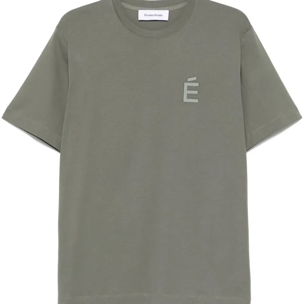 Футболка Regular É