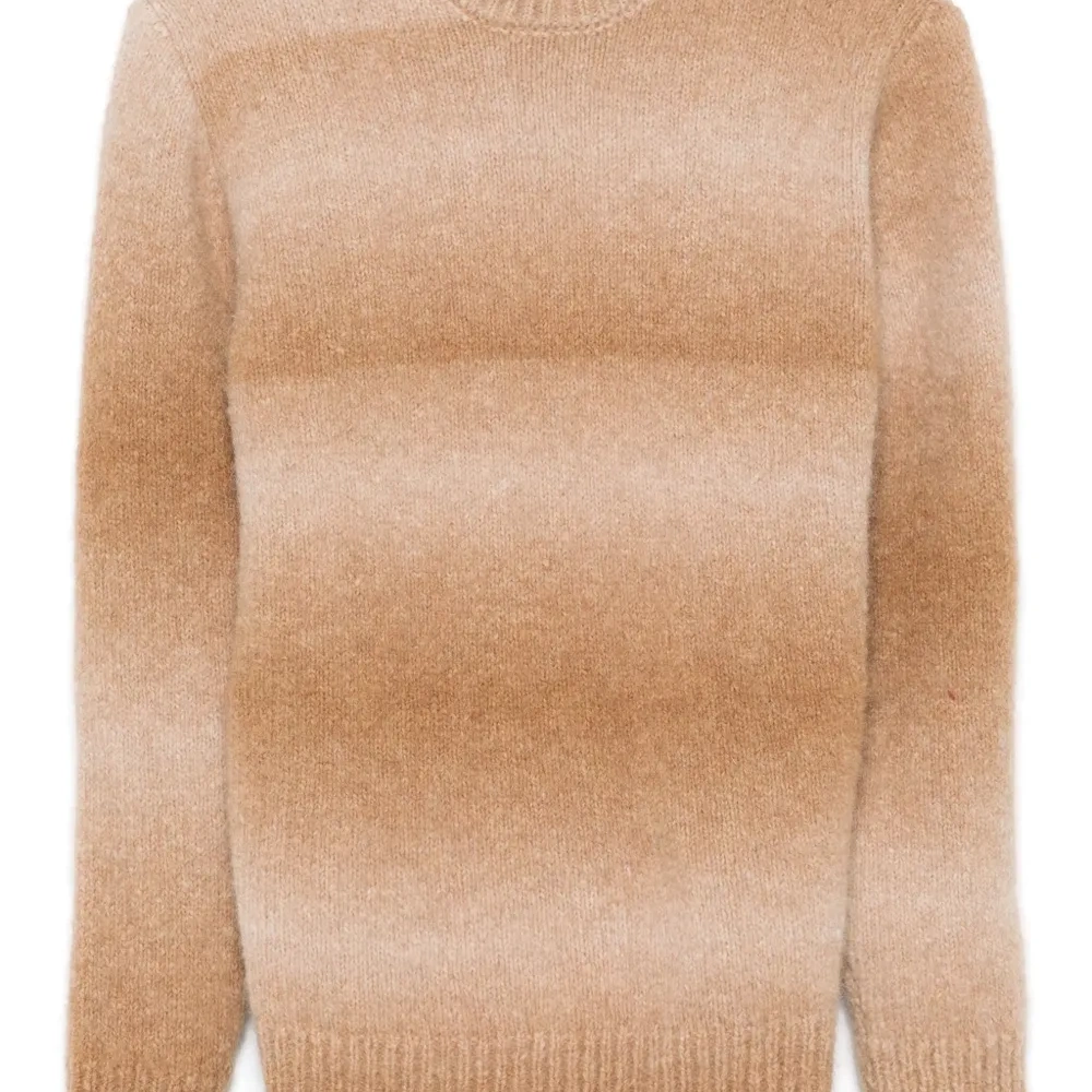 Свитер с круглым вырезом