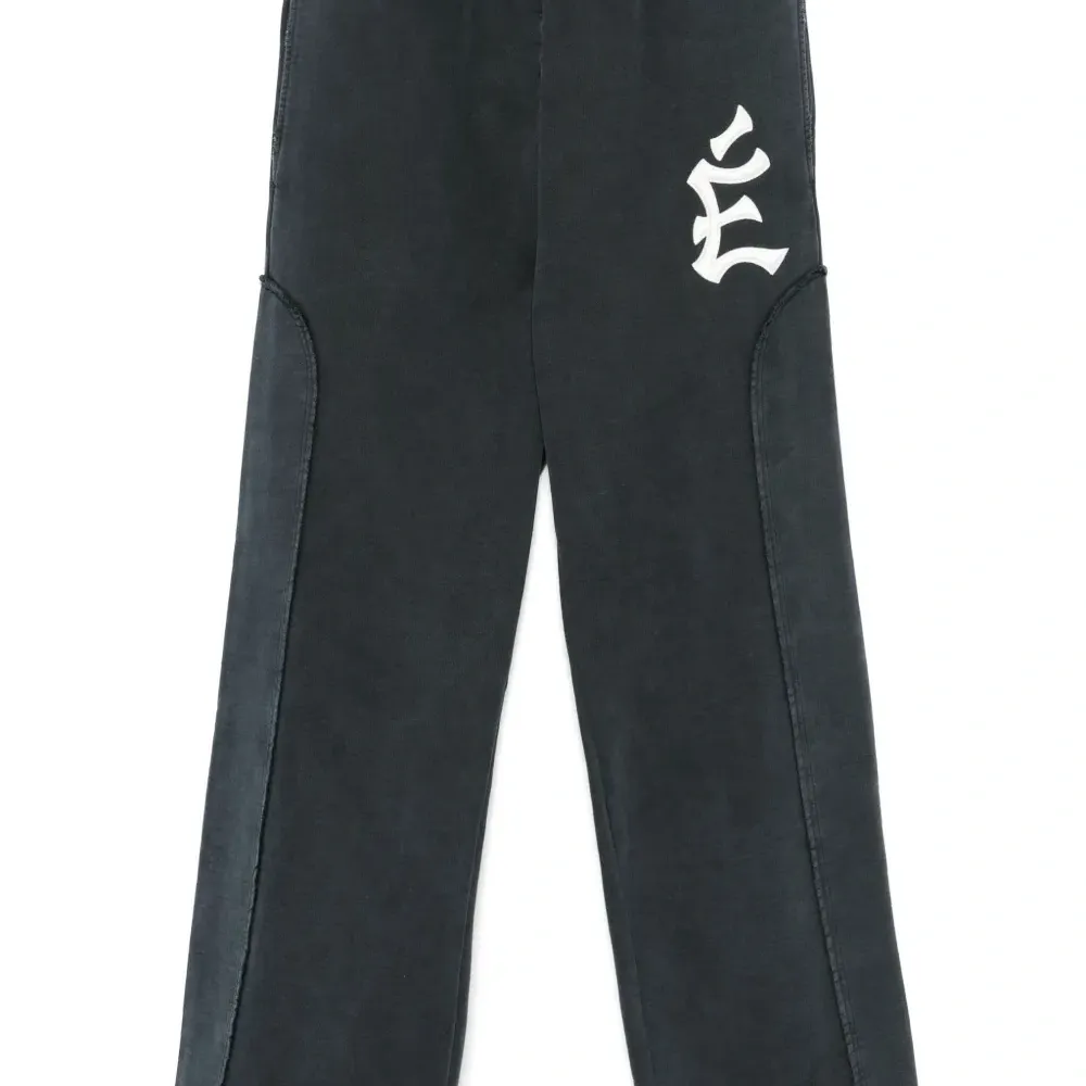 Спортивные брюки с вышитым логотипом