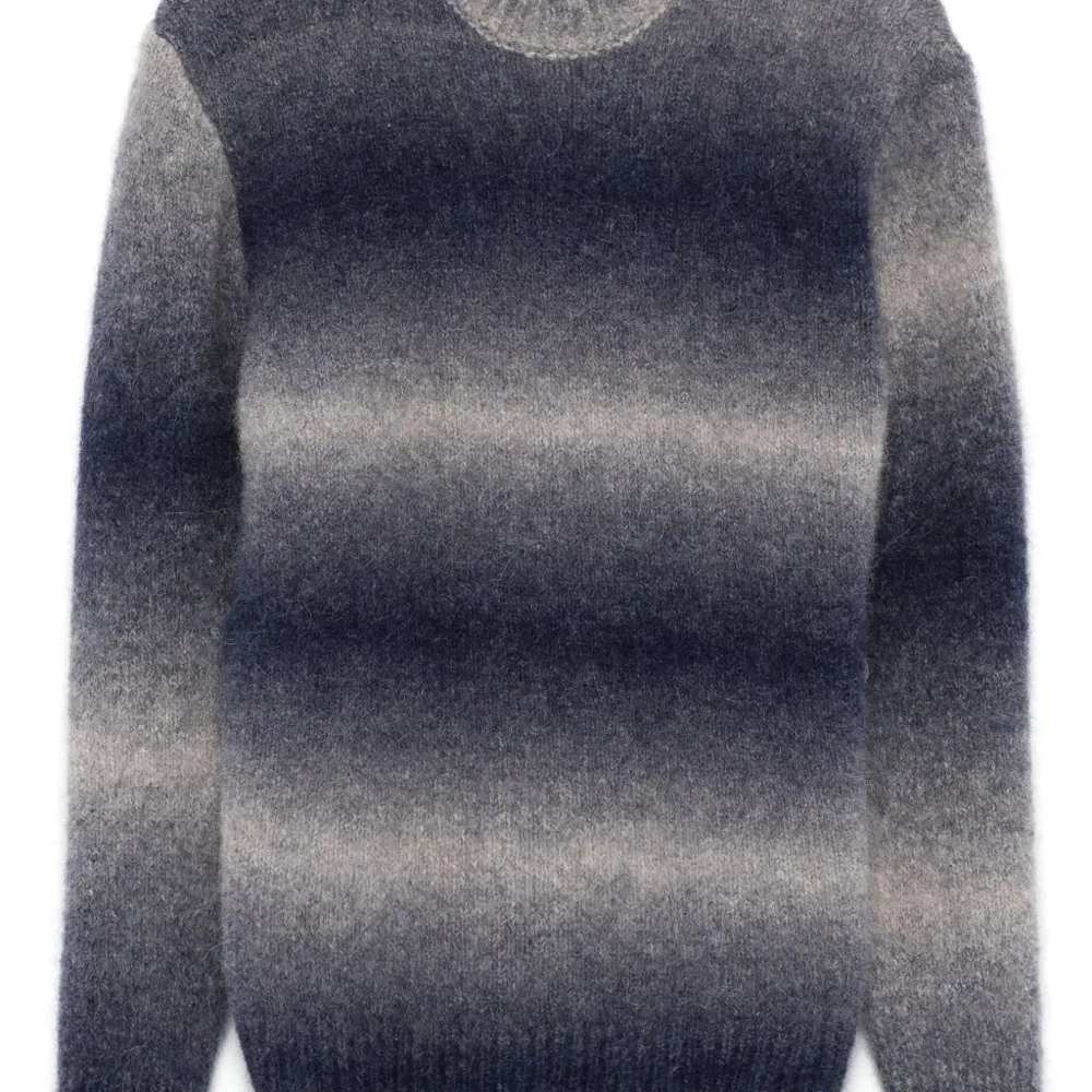 Свитер с круглым вырезом