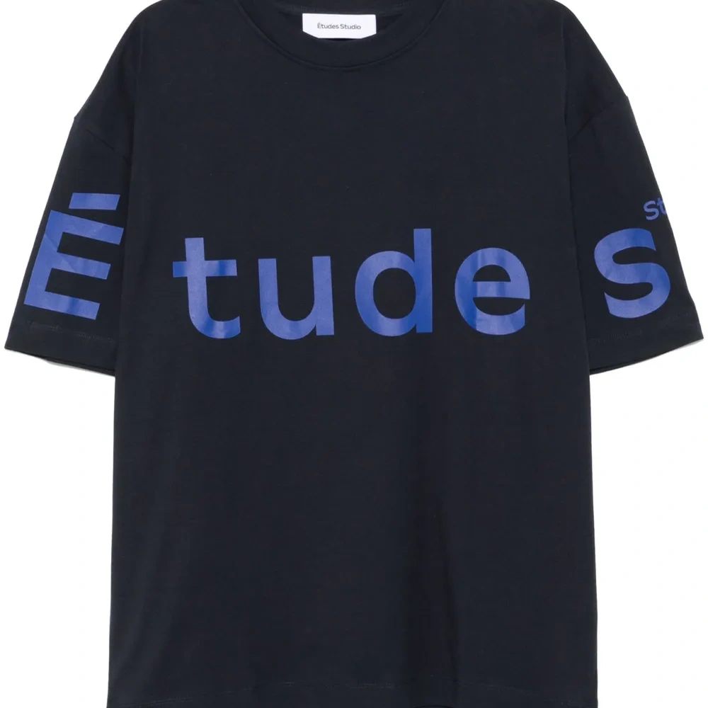 Футболка с логотипом