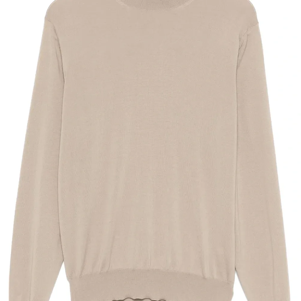 Свитер с круглым вырезом