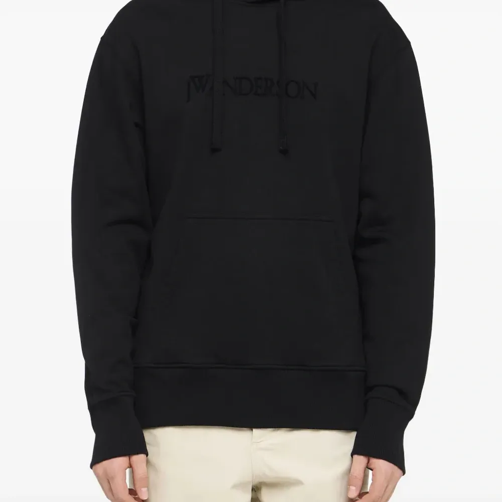 Худи с вышитым логотипом